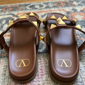 Valentino Garavani: Roman Stud 5mm Slides - Size: 9B / 39EU